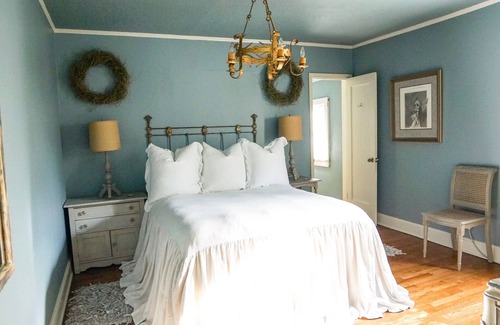 Oxford Cottage | The Z is a cozy cottage walking distance to the square, campus and Rowan Oak.