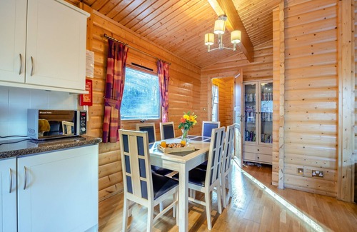Kenwick Cottage | Theis lodge is in a peaceful location with great walks through the woods, a nature lover’s delight.