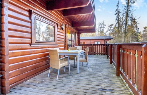 Kenwick Cottage | Theis lodge is in a peaceful location with great walks through the woods, a nature lover’s delight.