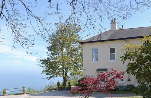 Torquay Cottage | There’s plenty to do here to make Poppy an ideal romantic getaway.