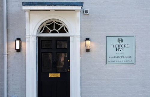 Thetford House | Thetford Hive Aparthotel Deluxe Suite 2