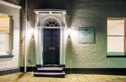 Thetford House | Thetford Hive Aparthotel Deluxe Suite 1