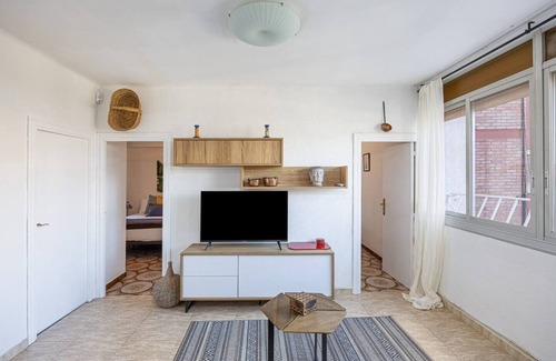 Cornella de Llobregat Apartment | This apartment is a 2 bedroom(s), 1 bathrooms, located in Cornellà de Llobregat, Catalunya.