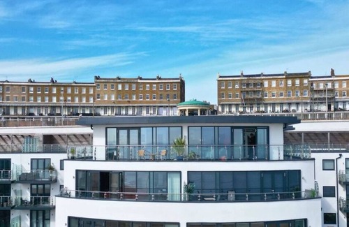 Ramsgate Apartment | This apartment is a 2 bedroom(s), 2 bathrooms, located in Ramsgate, England.