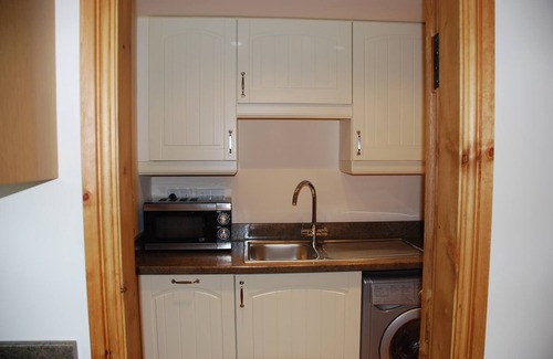Congleton Cottage | This attractive cottage has been decorated with pretty touches and nestles in a beautiful area.