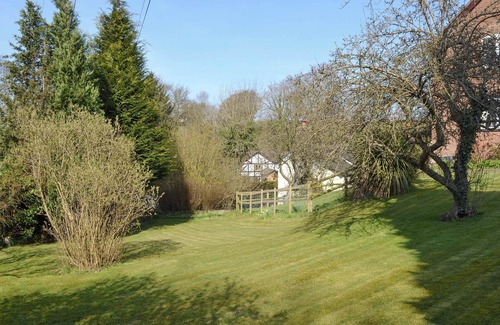 Congleton Cottage | This attractive cottage has been decorated with pretty touches and nestles in a beautiful area.