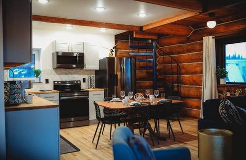 College Cabin | This beautiful log cottage has large windows that let in lots of light