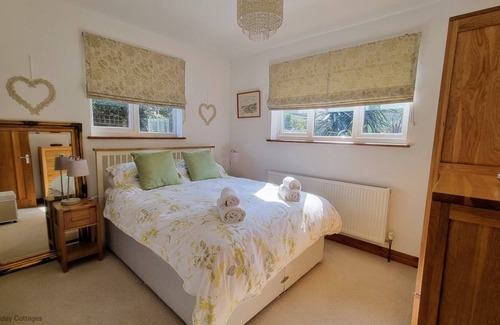 East Runton Cottage | This beautifully furnished bungalow is situated in the peaceful surroundings of Top Common in East R