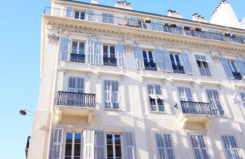 Carabacel Apartment | This bright, spacious apartment is located in the heart of the city.