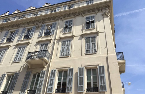 Carabacel Apartment | This bright, spacious apartment is located in the heart of the city.