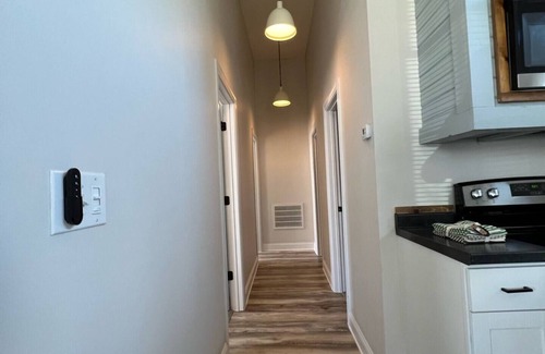 Gas City House | This bungalow is a 2 bedroom(s), 2 bathrooms, located in Gas City, IN.
