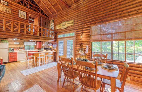 Saugatuck Cabin | This cabin is a 2 bedroom(s), 1.5 bathrooms, located in Saugatuck, MI.