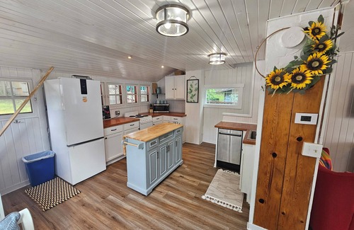 Clear Lake House | This charming house for six puts you at the heart of the action.