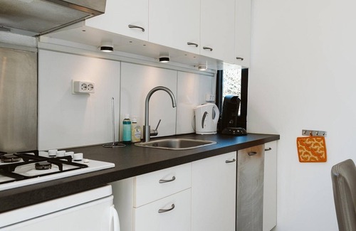 Ouddorp House | This charmingly decorated bungalow is located in a very quiet dead-end street on the award-winning holiday park De Klepperstee, just behind the dunes in Ouddorp.