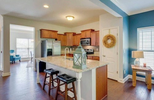 West Meade Condo | This condominium is a 2 bedroom(s), 2.5 bathrooms, located in Nashville, TN.