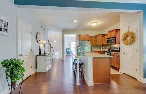 West Meade Condo | This condominium is a 2 bedroom(s), 2.5 bathrooms, located in Nashville, TN.