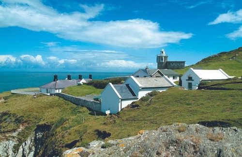 Mortehoe Cottage | This cottage is part of the Bull Point Lighthouse site, just outside the pretty village of Mortehoe.