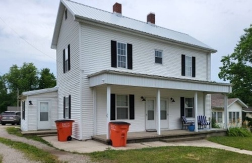 Shelbyville Apartment | This cozy, furnished apartment is perfect for the traveling professional.