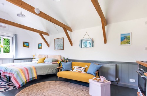 Tolpuddle Cabin | This delightful rural retreat has been furnished and equipped to create a wonderful relaxing holiday