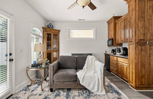 Chico House | This guest house is a 1 bedroom(s), 1 bathrooms, located in Chico, CA.
