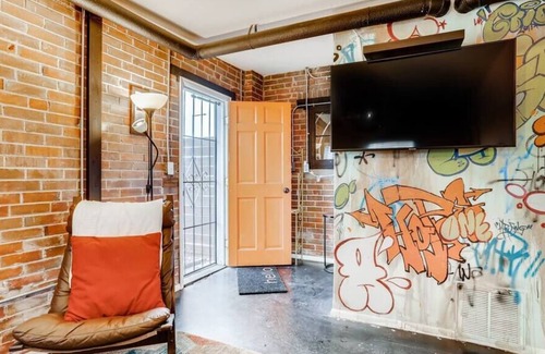 Speer House | This guest house is a 1 bedroom(s), 1 bathrooms, located in Denver, CO.