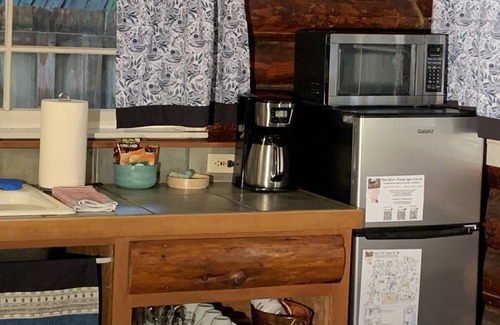 Ashford Cabin | This historic log cabin is adjacent to Copper Creek Restaurant just a few miles to Mt. Rainier National Park. Hot tub, full kitchen, gas fireplace, romance!