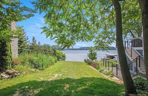 Paw Paw Lake House | This house is a 2 bedroom(s), 1 bathrooms, located in Coloma, MI.