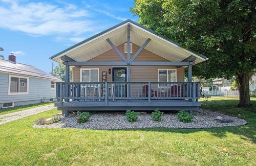 Paw Paw Lake House | This house is a 2 bedroom(s), 1 bathrooms, located in Coloma, MI.