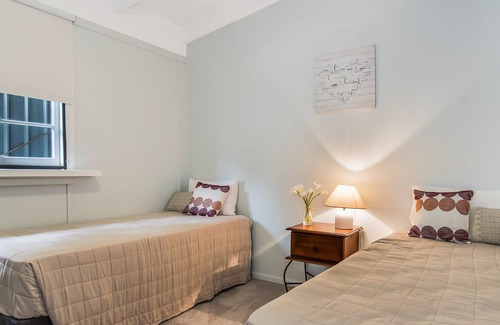 Brooklet Apartment | This holiday cottage is quaint, cosy and blends into the subtropical surrounding