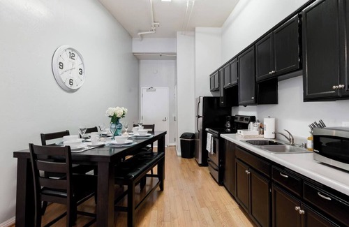 Gaslamp Quarter Hotel | This hotel is a 2 bedroom(s), 1 bathrooms, located in San Diego, CA.