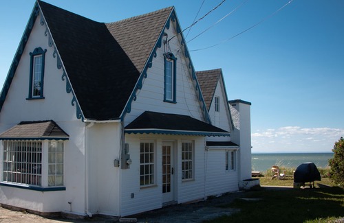 Rimouski-Neigette Ski Chalet | This house full of character will charm you with its private and direct access t