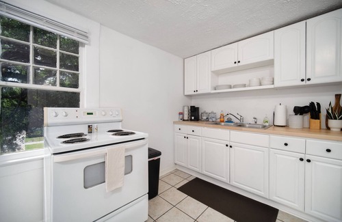 Five Points House | This house is a 1 bedroom(s), 1 bathrooms, located in Jacksonville, FL.