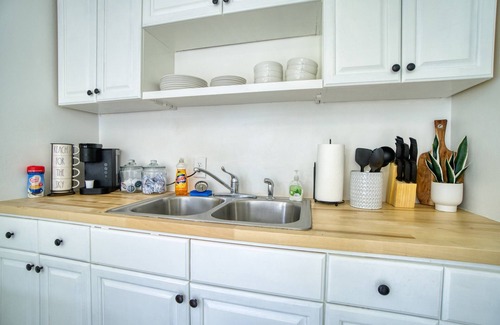 Five Points House | This house is a 1 bedroom(s), 1 bathrooms, located in Jacksonville, FL.