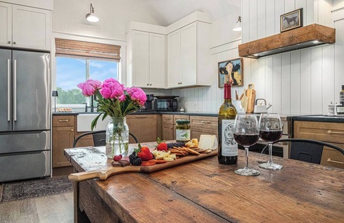 South Haven House | This house is a 2 bedroom(s), 2 bathrooms, located in South Haven, MI.