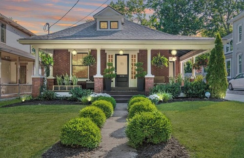 Lexington House | This house is a 2 bedroom(s), 2 bathrooms, located in Lexington, KY.