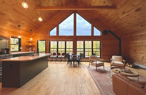 Sunderland House | This house is a 3 bedroom(s), 3 bathrooms, located in Sunderland, VT.