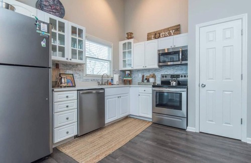 Keene House | This house is a 3 bedroom(s), 2 bathrooms, located in Lexington, KY.