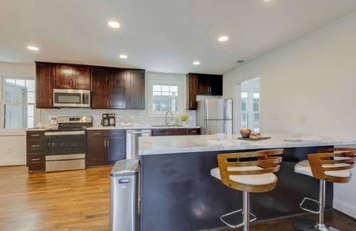 Madison House | This house is a 3 bedroom(s), 2 bathrooms, located in Nashville, TN.