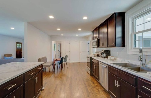 Madison House | This house is a 3 bedroom(s), 2 bathrooms, located in Nashville, TN.