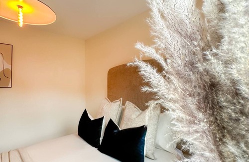Manchester House | This house is a 4 bedroom(s), 2 bathrooms, located in Manchester, England.
