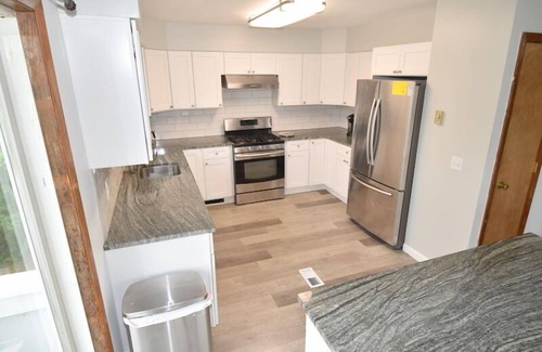 Eastward Look House | This house is a 6 bedroom(s), 3 bathrooms, located in Narragansett, RI.