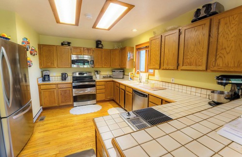 Pine House | This is Colorado! Stunning views, killer hot tub, 12 acres, game barn+huge deck!