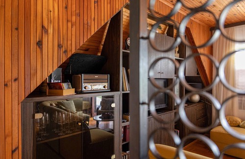 Karlovac House | This large vacation home by the river Dobra welcomes you in a picturesque landscape.