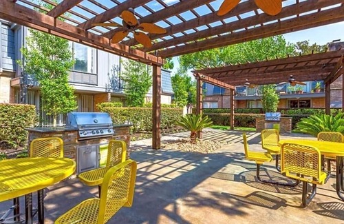 Houston Apartment | This location is for fun and excitement. 1 bedroom with 2 queen size beds