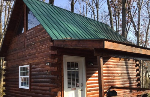 Columbia Cabin | This log cabin is private and the perfect place to rest and recharge. T