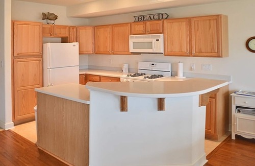 Avalon Condo | This lovely 3 bedroom, 2 bath Windward Harbor Condominium is beautifully decorated.