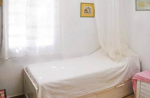 Torrent House | This lovely cottage in the countryside is located a few kilometers from supermarkets, shopping cente