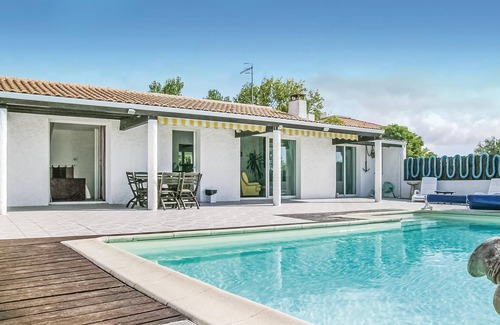 LʼAiguillon-sur-Mer House | This magnificent vacation home with pool promises you a great family vacation in the Vendée.