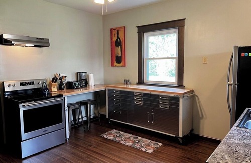 Downtown Niagara Falls House | This Old House - 10 Minute Walk to the Falls