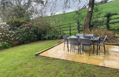 Liskeard Cottage | This pet-friendly, end-of-terrace cottage is ideal for family or friends holidaying together.